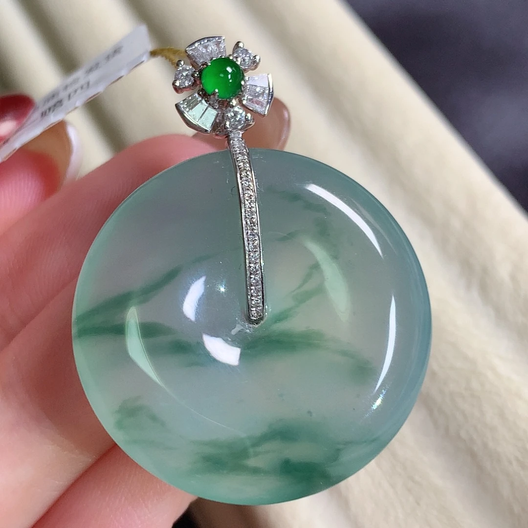 翡翠18K金镶嵌颈饰扣子