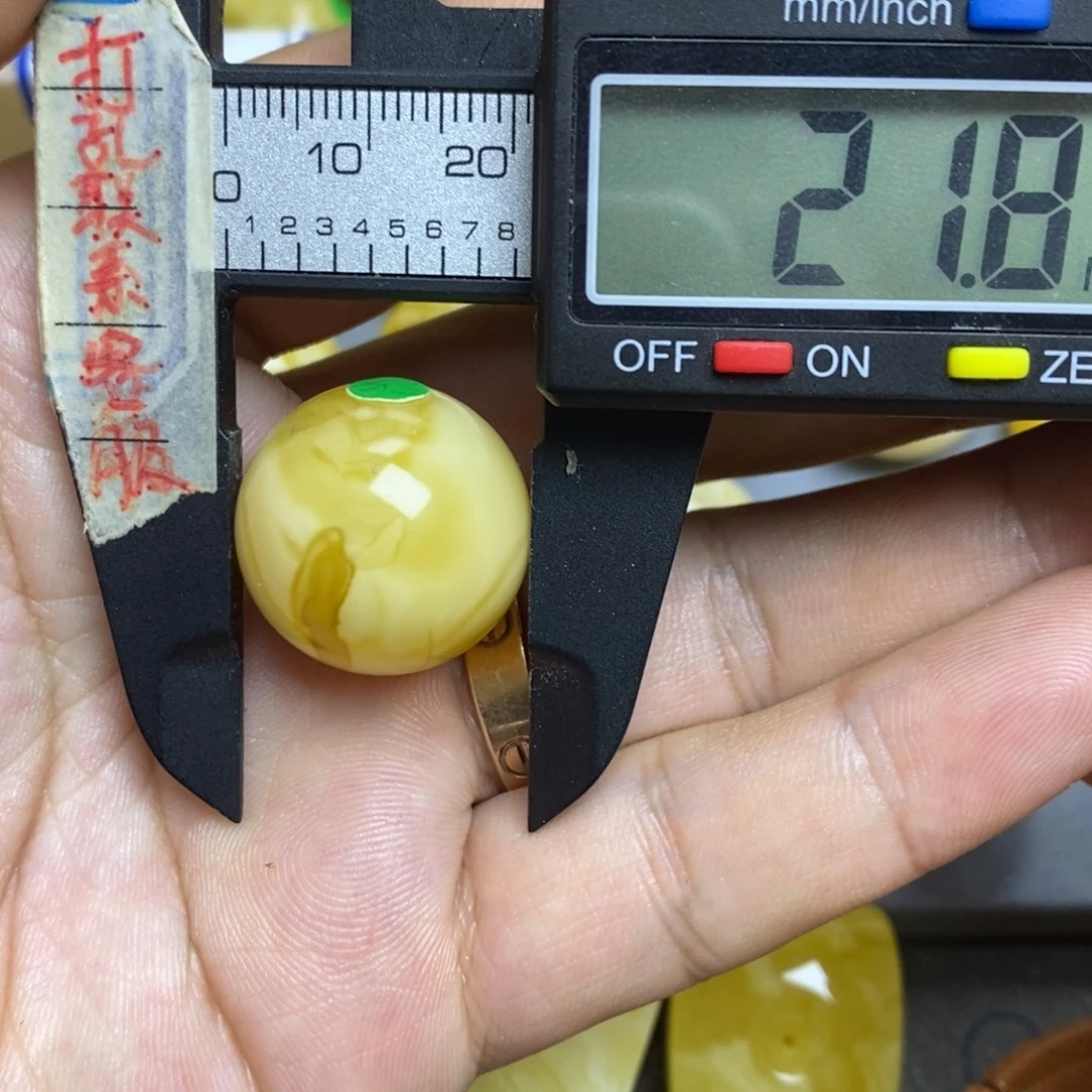 蜜蜡未镶嵌裸石21.8微瑕圆珠默认直发