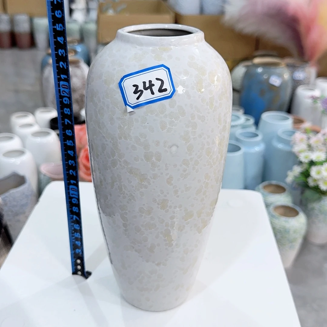 342号陶瓷高25厘米微瑕一个