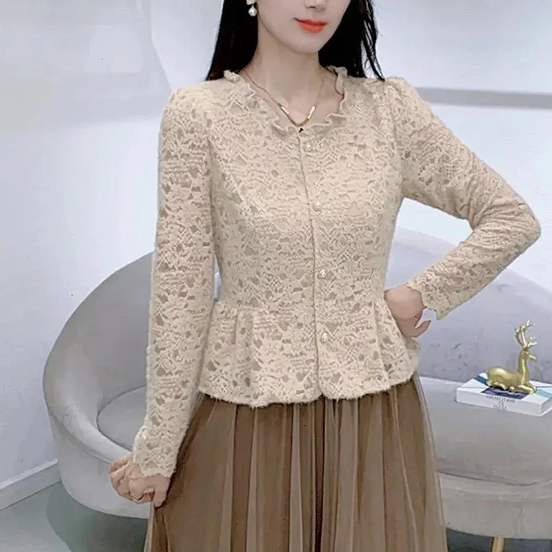 2025秋季新款时尚衬衫女洋气显瘦百搭圆领长袖上衣蕾丝拼接衬衣潮