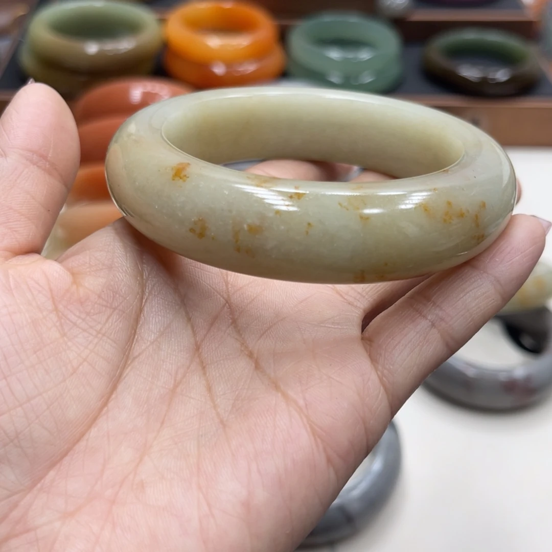 石英岩玉未镶嵌珠宝奇石