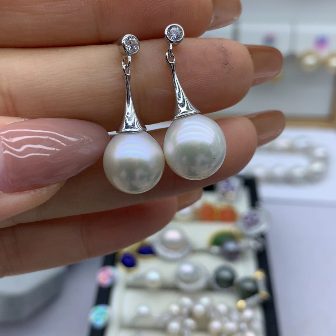 金***彤银S925镶嵌淡水珍珠耳饰