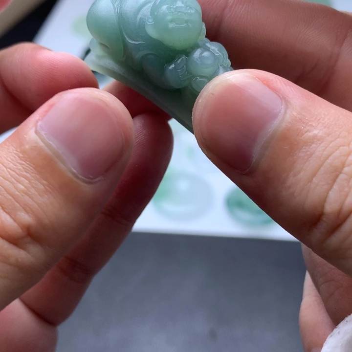 翡翠未镶嵌颈饰除*