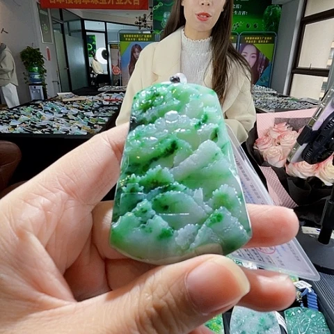 翡翠未镶嵌颈饰翡翠