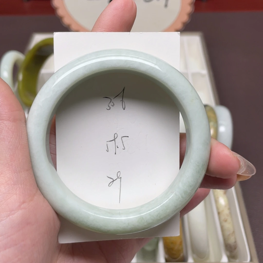 透闪石-蛇纹石玉未镶嵌手镯
