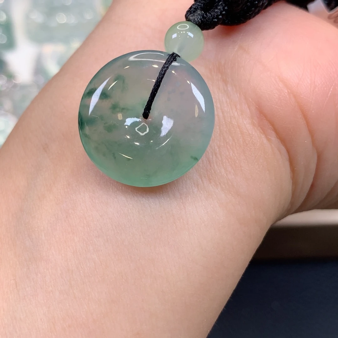 颈饰18K金镶嵌翡翠