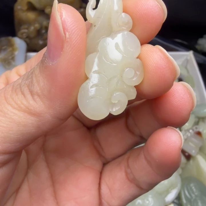 和田玉未镶嵌珠宝奇石