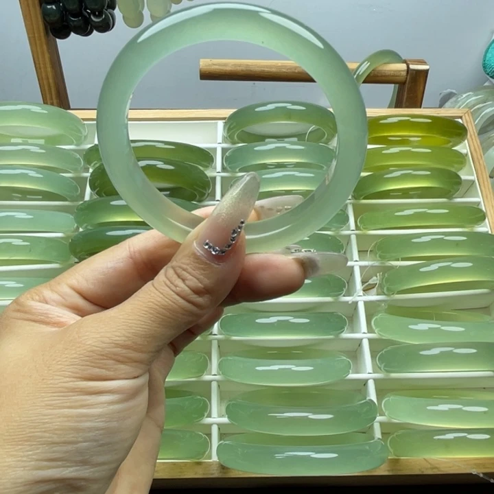 欢***宋未镶嵌蛇纹石玉手镯