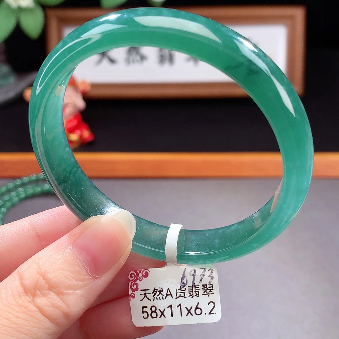 未镶嵌手镯（圆镯）翡翠