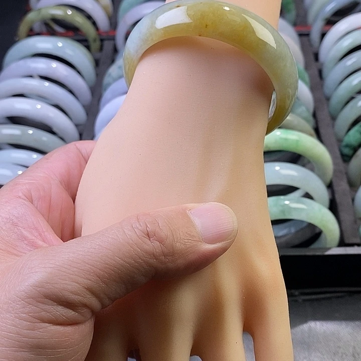 翡翠未镶嵌手镯5、正