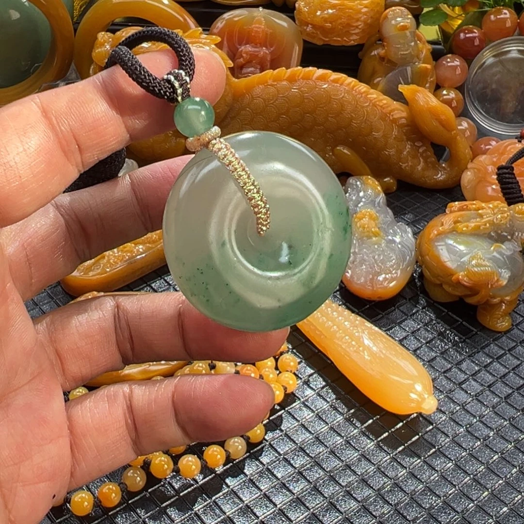 石英质玉未镶嵌颈饰
