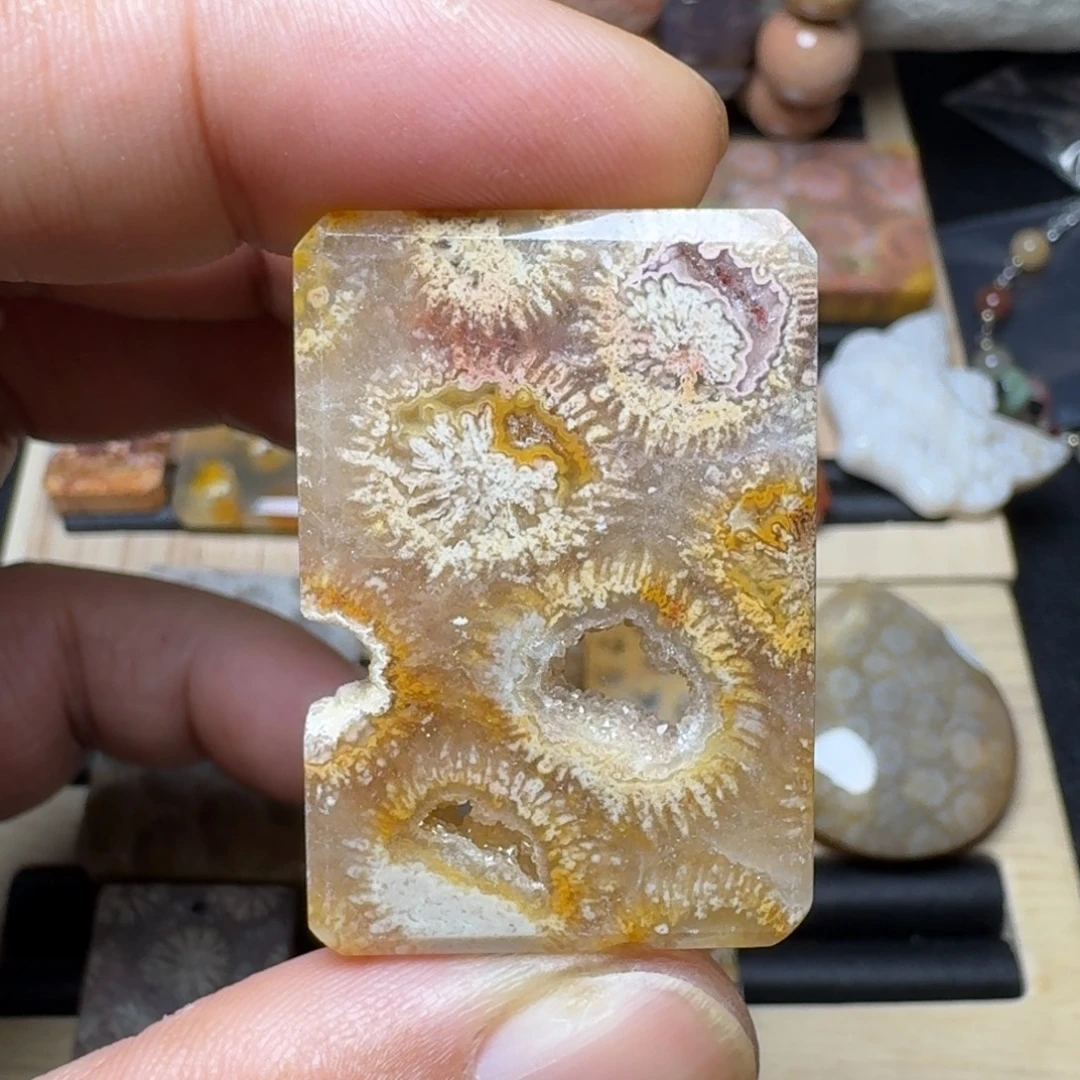 石英质玉未镶嵌纯天然色有机玉石保真色
