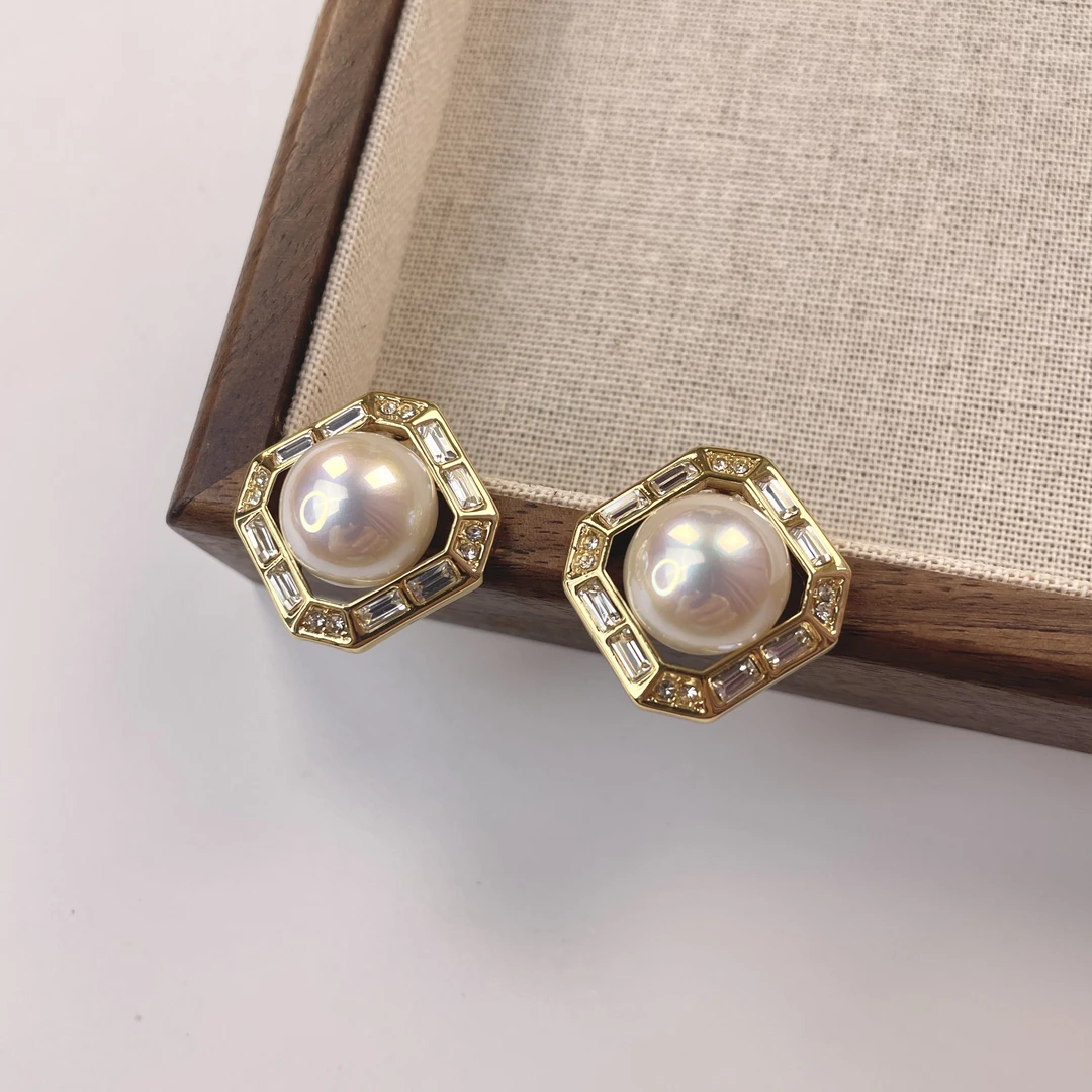 铜合金耳饰 买三送一1089小香风气质白色轻奢时尚复古耳钉