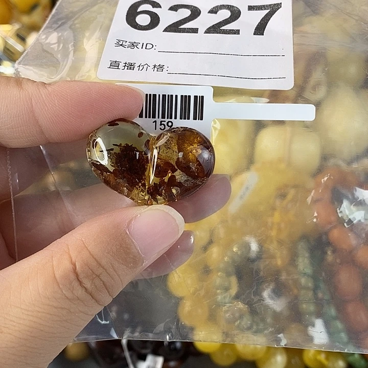 蜜蜡未镶嵌珠宝奇石