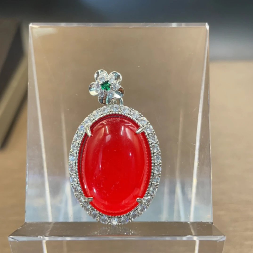 612  镶嵌满天星鸡冠红吊坠