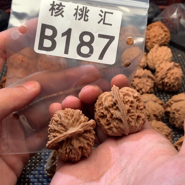文玩核桃吊坠荔枝纹