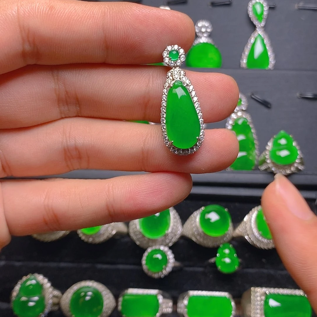 吊坠(赠链)银S925镶嵌翡翠吊坠