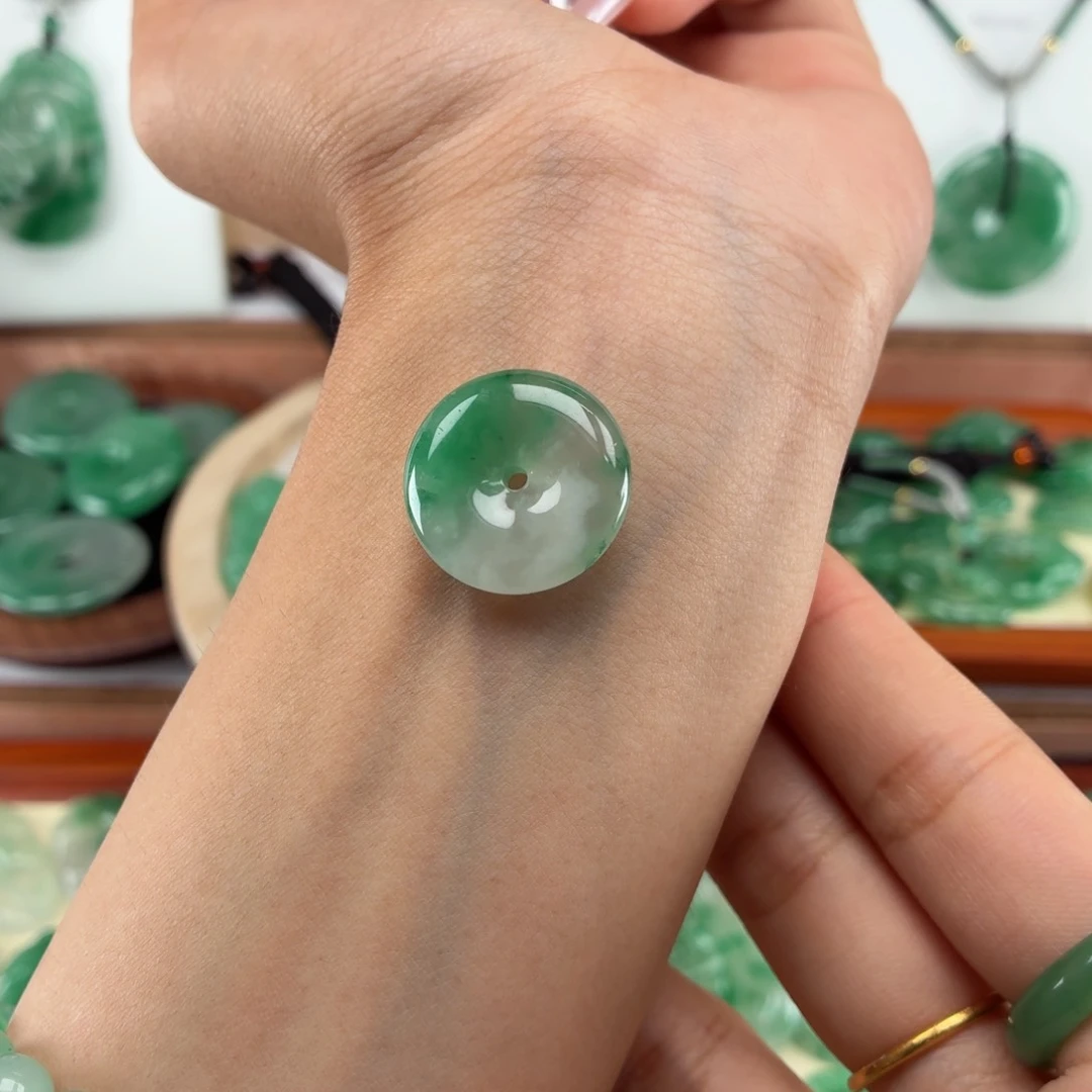 石英质玉（非洲翠）未镶嵌颈饰小*龙平安扣