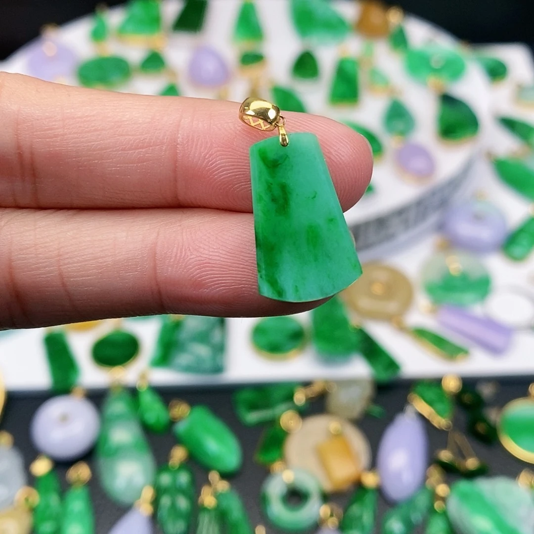 翡翠吊坠(不含链)18K金镶嵌