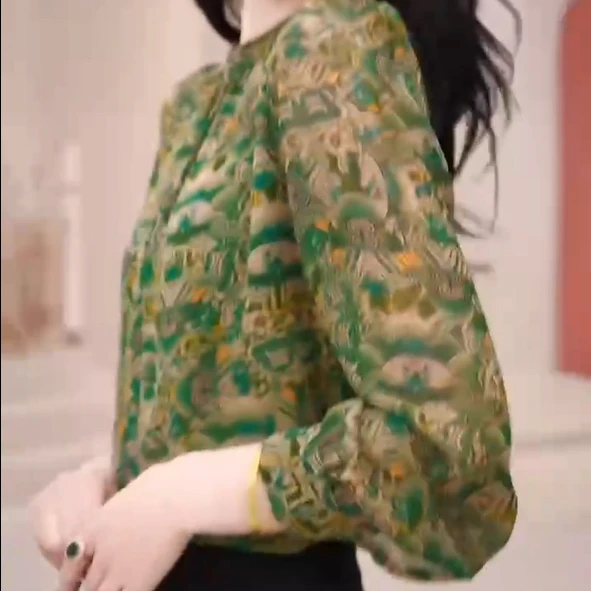 02新款时尚气质碎花洋气宽松遮肚显瘦百搭上衣打底打底衫长袖小衫
