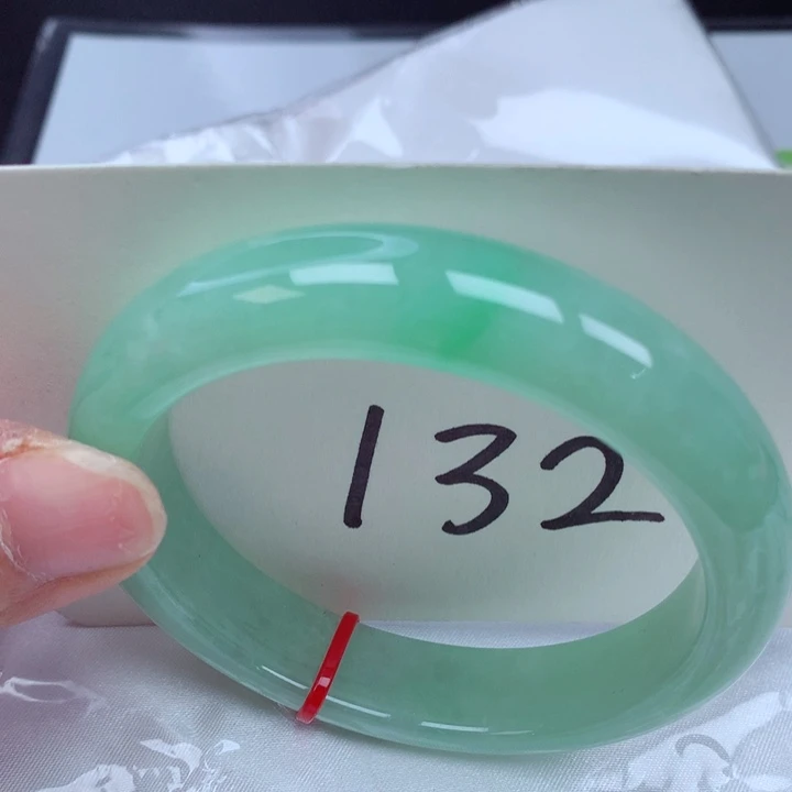 翡翠手镯未镶嵌翡翠