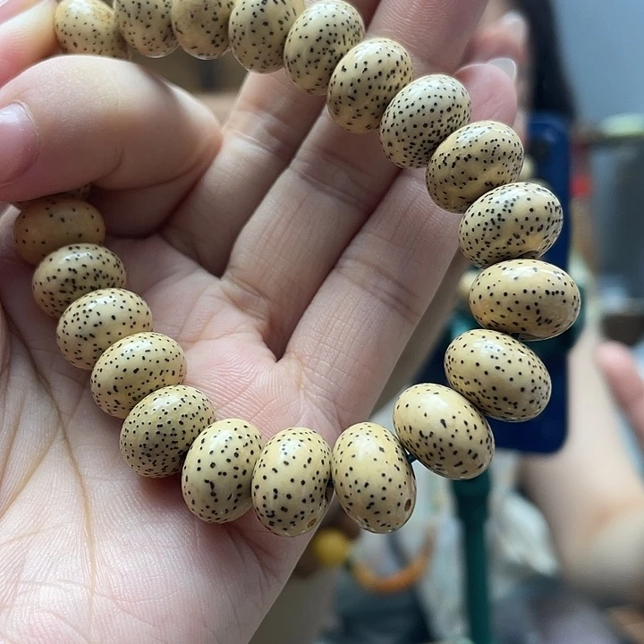 X***.琥珀颈饰未镶嵌手串