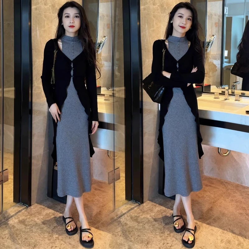 【有间】2025春季新款显瘦针织开衫收腰显瘦包臀露肩挂脖连衣裙套装