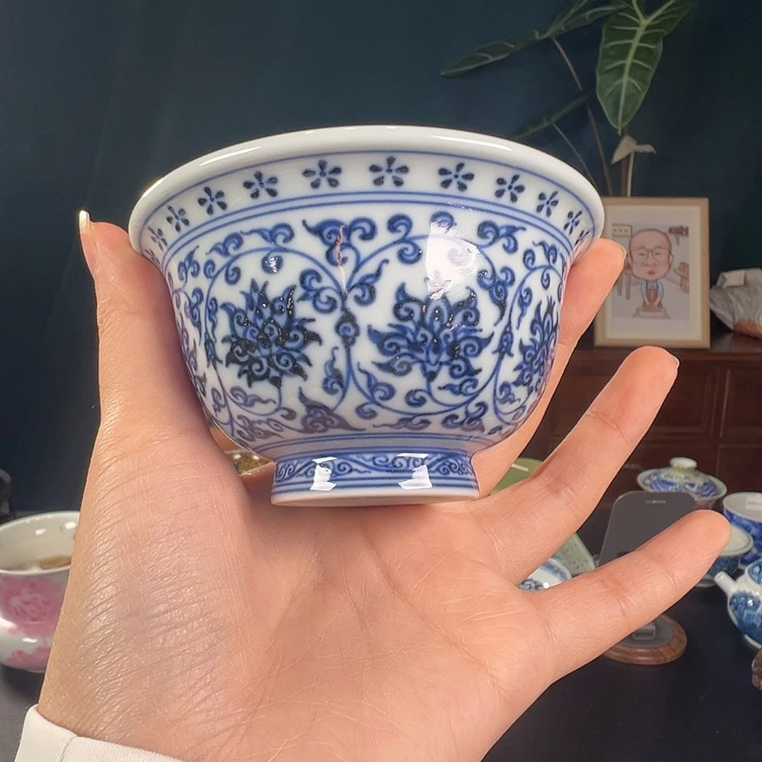 永乐压手青花缠枝莲