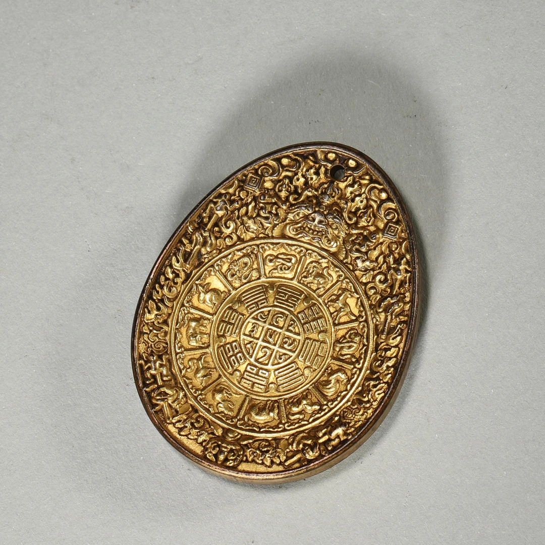 Lot20 十九世纪 藏传铜鎏金九宫八卦牌