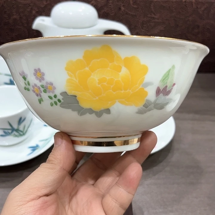 釉下五彩的瓷器和，