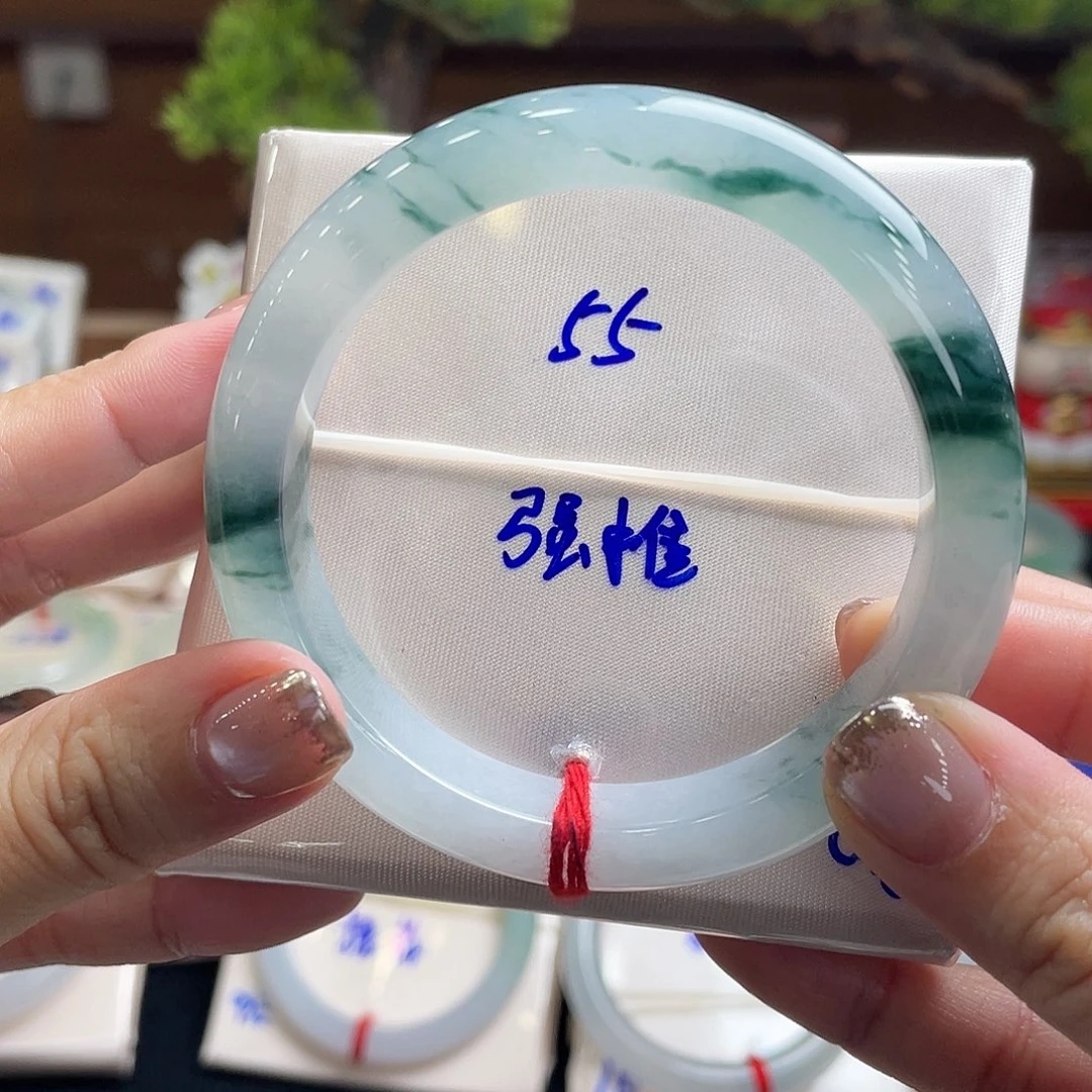 翡翠手镯未镶嵌55飘花