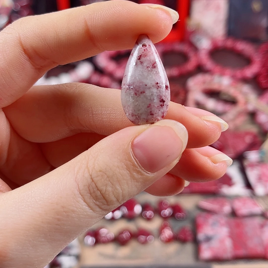 天然辰砂原石吊坠