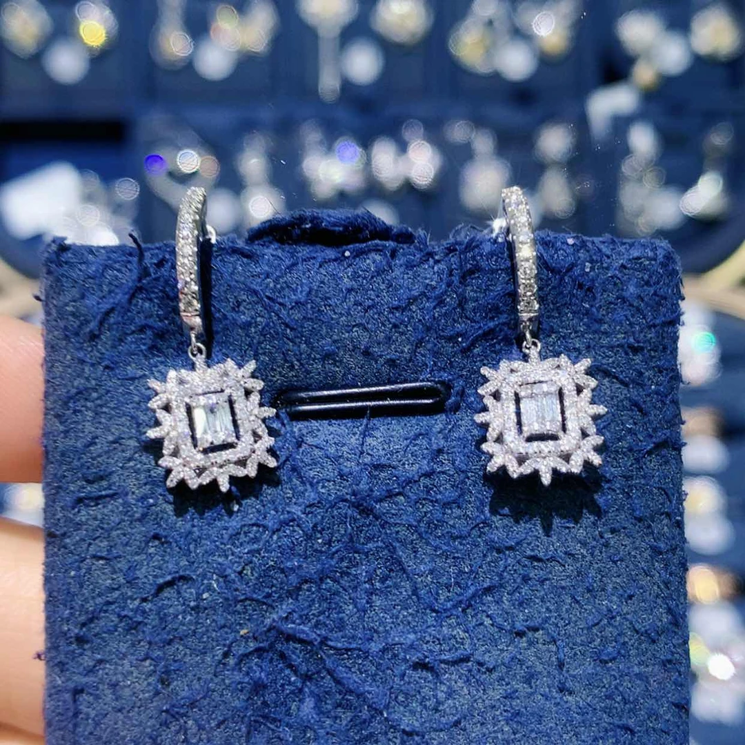 【闪购商品】钻石耳饰18K金镶嵌雪花耳扣