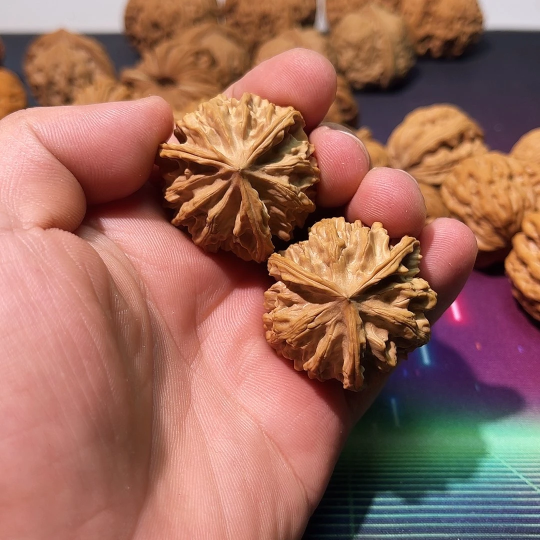 文玩核桃吊坠祁山三棱正奔