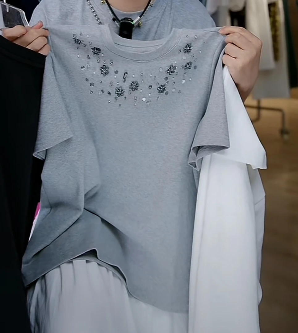 【济州岛】M.66立体钉珠花朵圆领短袖