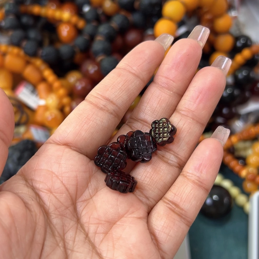 琥珀珠宝奇石未镶嵌40发其中一个