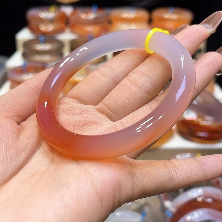 玛瑙/玉髓手镯未镶嵌顾**安