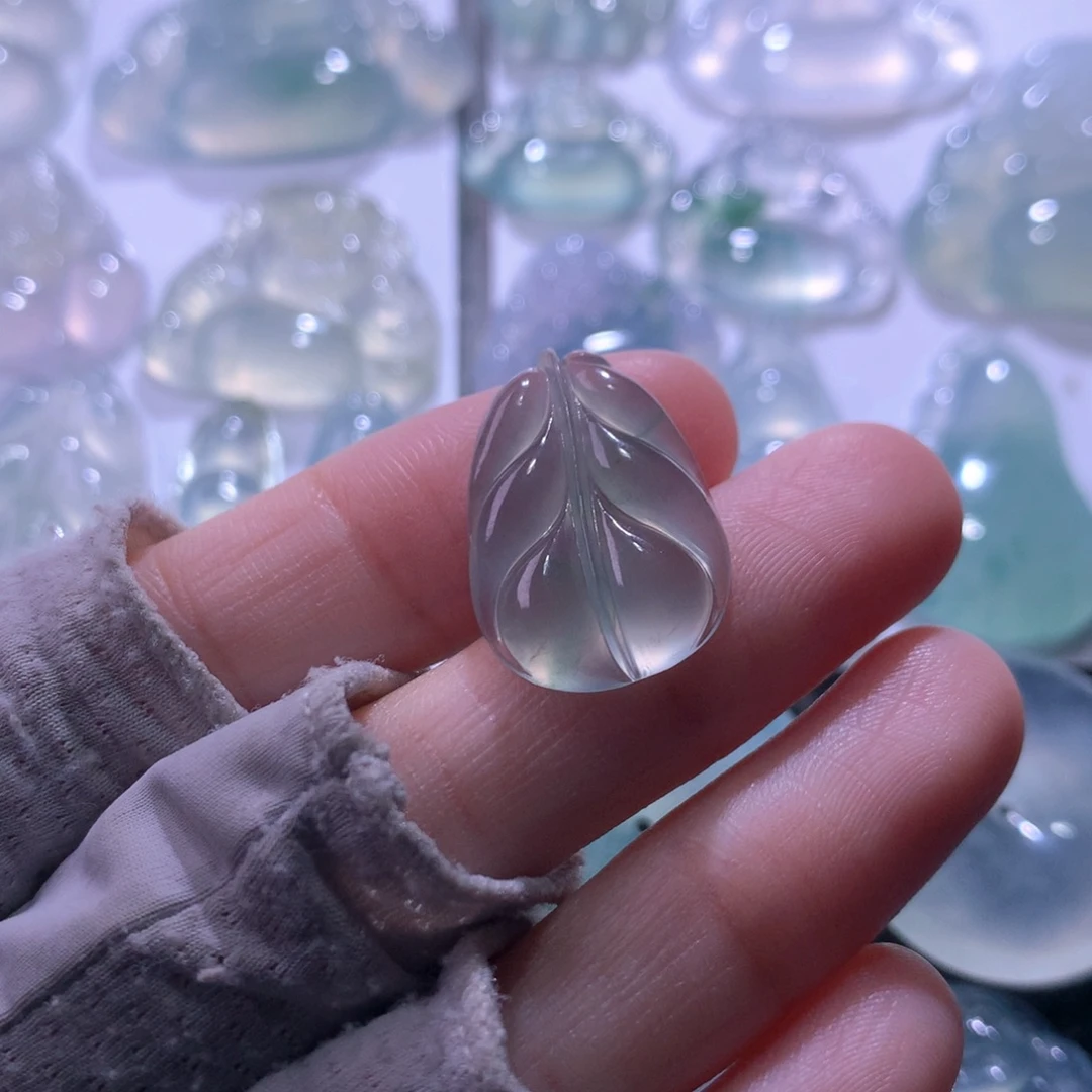 翡翠未镶嵌颈饰叶子