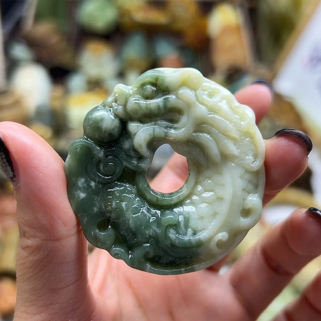 未镶嵌岫玉颈饰翠花料半色龙扣