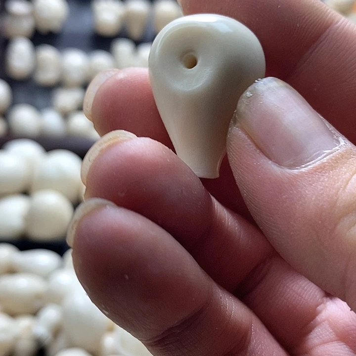 晏***飛菩提根/象牙果吊坠