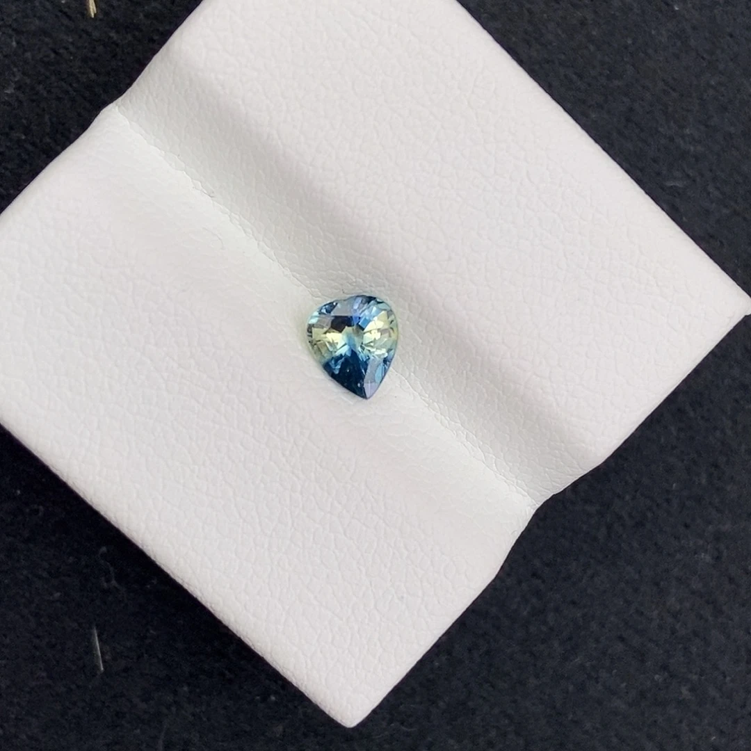 蓝宝石裸石0.72 ct