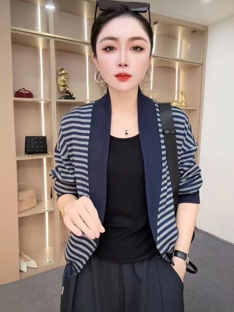 秋季上衣短外套宽松型显瘦短款女外搭拼接上衣