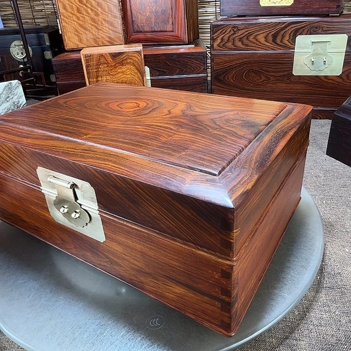 微凹黄檀（南美大红酸枝）