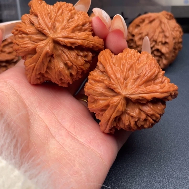 丰***帆文玩核桃吊坠白狮子