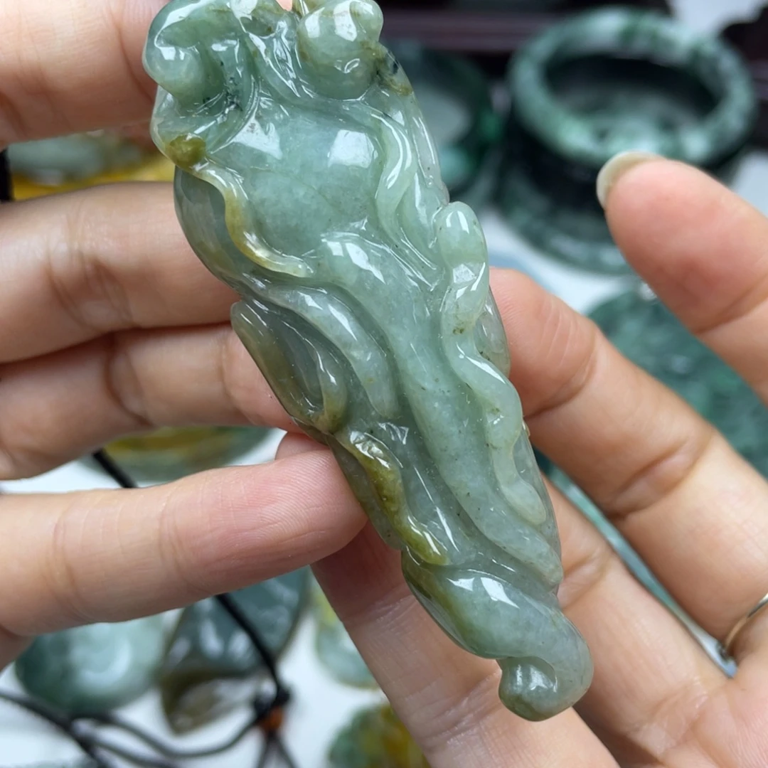翡翠未镶嵌颈饰牌子