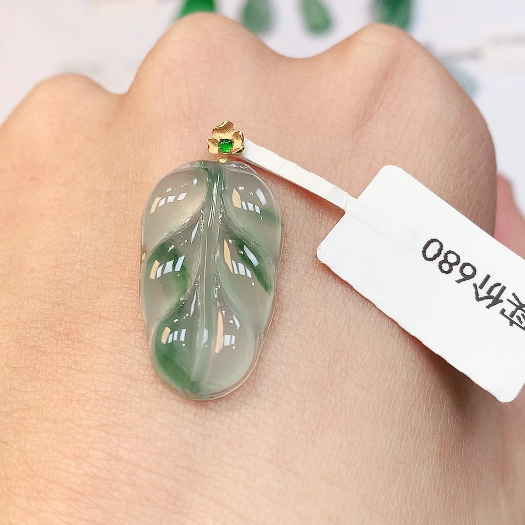 翡翠18K金镶嵌颈饰