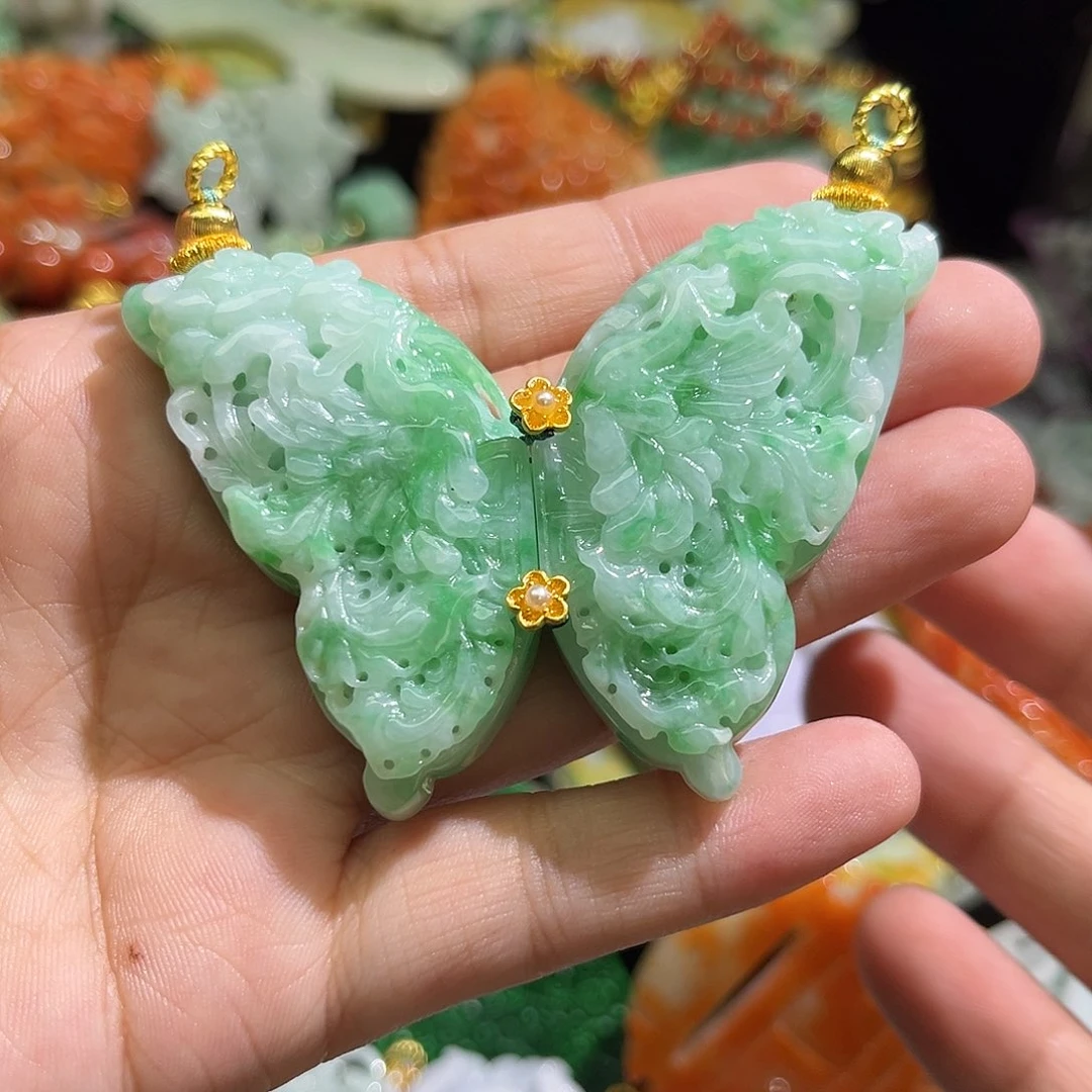 翡翠未镶嵌颈饰待编织