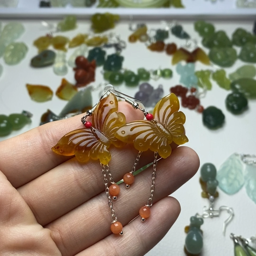 蛇纹石玉未镶嵌耳饰持*