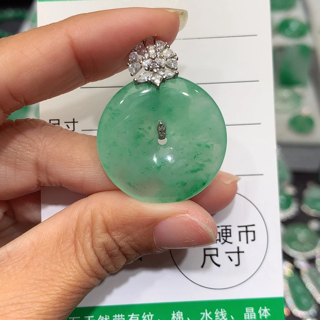 颈饰未镶嵌石英质玉（非洲翠）