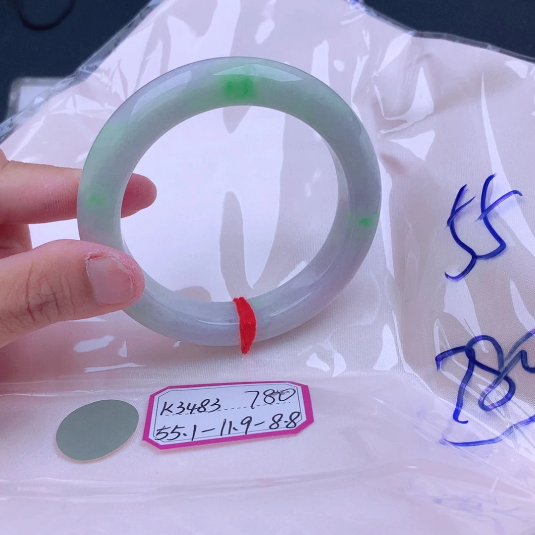 翡翠手镯未镶嵌翡翠